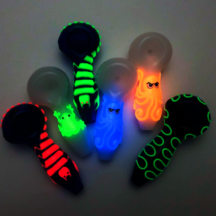 Spider Glow In The Dark Glass Smoking Spoon Hand Pipe